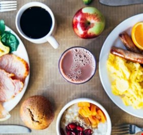 4 أطعمة لا تتناولها على معدة خاوية.. إليك السر