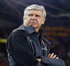 بعد عزلة عامين.. هل يعود فينجر لإنجلترا بمعاداة أرسنال؟