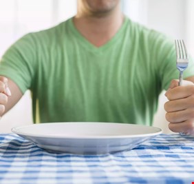 كم يمكننا أن نبقى على قيد الحياة دون طعام؟