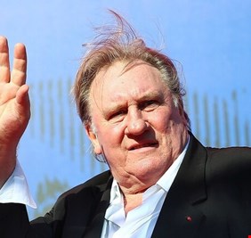 مخرجون سينمائيون ينددون بتكريم دي بارديو في مهرجان الجونة