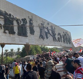 بالصور :  إنهاء الاعتصام سلمياً في التحرير، ورفع الخيم من الساحة