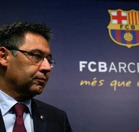 استقالة رئيس برشلونة جوسيب ماريا بارتوميو مع تنحي مجلس الإدارة بالكامل من مناصبهم