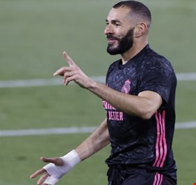 بنزيما يعقب على 