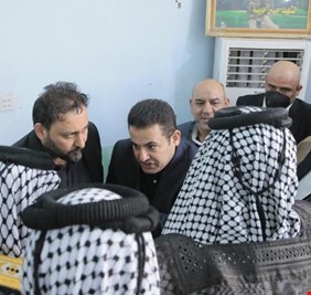 بعد حضوره عزائهم.. ذوو ضحايا حادثة الخيلانية يطالبون مستشار الأمن القومي بتحقيق حكومي جدّي