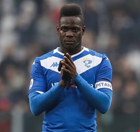 مانشيني يعرب عن أسفه لحال بالوتيلي