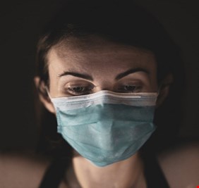 علماء يزعمون اكتشاف وسيلة ضمن قناع الوجه قد تساعد في وقف انتشار 