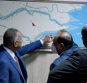 رغم إعلان الكاظمي شخصياً عن إلتزامه بتنفيذ مشروع الفاو الكبير، إلاً أن ثمة سياسيين ونيابيين مازالوا يواصلون اللغط عن إلغاء المشروع!