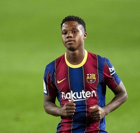 برشلونة يكشف عن حجم إصابة فاتي