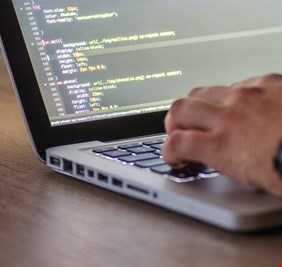 كيف نحافظ على سرية بياناتنا أثناء استخدام الإنترنت؟