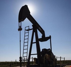 أسعار النفط تقفز 13 بالمائة منذ الكشف عن لقاح فايزر