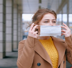 متى يمكننا التوقف عن ارتداء أقنعة الوجه؟