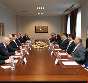 بسبب موقف حكومة الإقليم من قانون الإقتراض .. 10 نواب كرد يتمردون، ويعلنون مقاطعة اجتماع رئاسات أربيل !