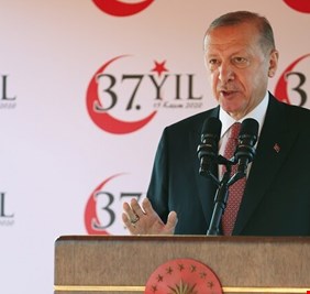 أردوغان يدعو مواطنيه لإخراج قرشهم الأبيض 
