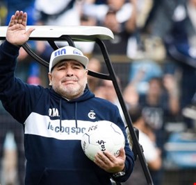 وفاة مارادونا