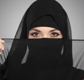 هل يغني النقاب عن ارتداء الكمامة؟