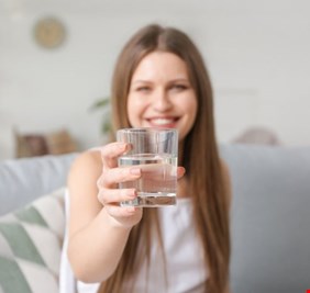 كيف تعرف أنك تشرب ما يكفي من الماء؟