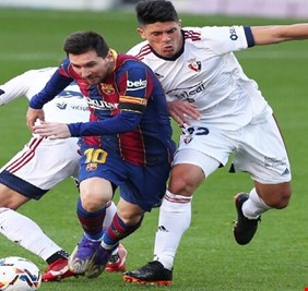 بالصور: ميسي يهدي هدفه لروح مارادونا