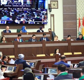 ثورة في برلمان كردستان .. نواب داخل البرلمان يصرخون: نعم لصرف الرواتب.. سلموا النفط لبغداد !