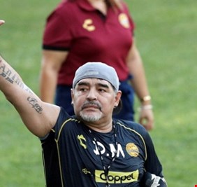 الكشف عن رسالة مارادونا الأخيرة قبل وفاته بساعات