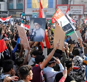 في مبادرة قد تعيد العنف وتضع الأيادي على القلوب خوفاً مما قد يحصل.. التيار الصدري يدعو أنصاره لإقامة صلاة الجمعة في الناصرية !