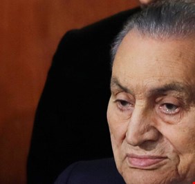 محامي مبارك: سنرفع دعوى للتعويض على تجميد أموال