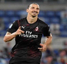 لست مايكل جوردان .. إبراهيموفيتش يفسر تألق الـ40