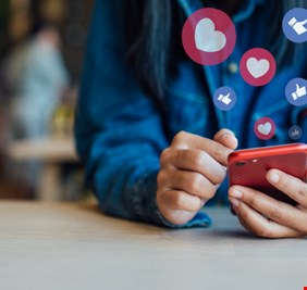 دراسة تكشف كيف يمكن لمنشوراتك على 