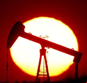 النفط يقترب من 51 دولارا للبرميل