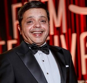 محمد هنيدي يرد بعد صمت 17 عاما على لغز تاريخي
