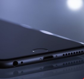 بسبب كورونا.. آبل قد تعيد ماسح بصمات الأصابع لهواتف آيفون!