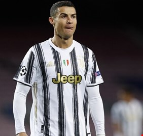 يوفنتوس يدرس خيار إدراج رونالدو في صفقة لاستعادة نجمه السابق