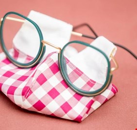 كمامة النظارات.. ضبابية العدسات أصبحت مجرد ذكرى