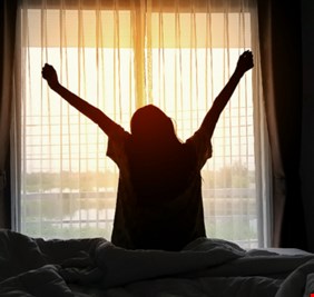 كيف يمكن لطريقة استيقاظك في الصباح أن تدل على احتمال الإصابة بالسكري 2!