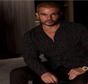 لن تصدقوا كم يبلغ ثمن ساعة يد عمرو دياب فى بوستر “يا أنا يا لأ” ؟