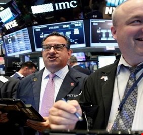 الأسهم الأمريكية تصعد بدعم التحفيز وسط ترقب لقرارات 