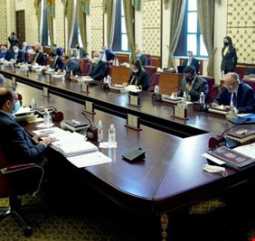 في اجتماع هام لمجلس الوزراء .. الكاظمي يصٓر  على رفض خفض مخصصات الموظفين ورفع سعر  البنزين