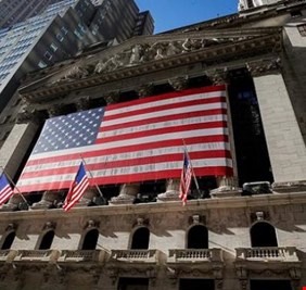 اللون الأحمر يكسو وول ستريت بفعل السلالة الجديدة