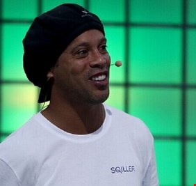 طلب إنساني من رونالدينيو لمحبيه