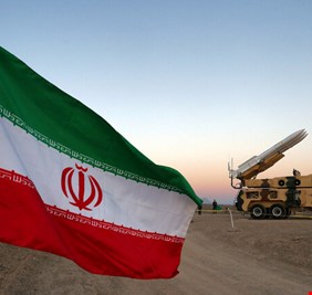 صحيفة: طهران تعزز دفاعاتها الجوية حول منشآتها النووية تحسبا لأي تطورات عسكرية
