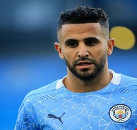 لماذا يجلس محرز بديلا؟.. أسطورة مانشستر سيتي يجيب