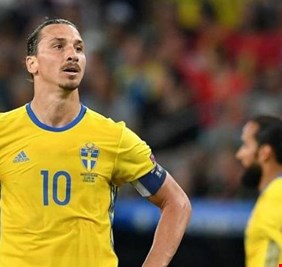 هل يعود إبراهيموفيتش للمنتخب؟.. مدرب السويد يجيب