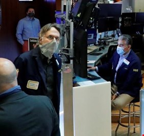 ختام الأسواق.. ثلاثية صعود للذهب والنفط وأسهم أمريكا وتراجع