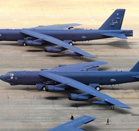 واشنطن تصُعد التوتر والقلق في  العراق وترسل قاذفتي بي-52 الى المنطقة في مهمة لـ''ردع العدوان''