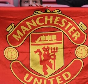 وفاة مدرب مانشستر يونايتد الأسبق