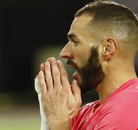 بنزيما يخضع للمحاكمة الجنائية في قضية الابتزاز بشريط جنسي