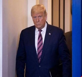 بالصور.. بدء حزم أمتعة ترامب من البيت الأبيض