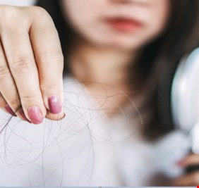 5 من أفضل الزيوت الطبيعية لتحفيز نمو الشعر!