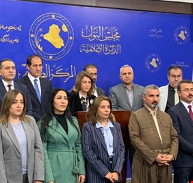 كتلة الوطني الكردستاني تعقد مؤتمراً داخل البرلمان وتوجه طلباً رسمياً بتسليم نفط الإقليم إلى بغداد