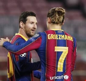 غريزمان يعبر عن غضبه ويعلق على لقطة طرد ميسي