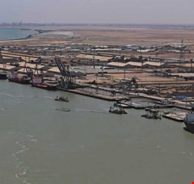 المونيتور: ارتفاع عائدات الموانئ العراقية.. نتائج حملة الكاظمي لمكافحة الفساد